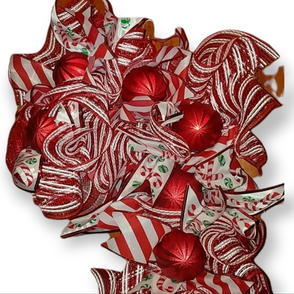HANDMADE CHRISTMAS CANDY CANE WREATH - Picture 2 of 2